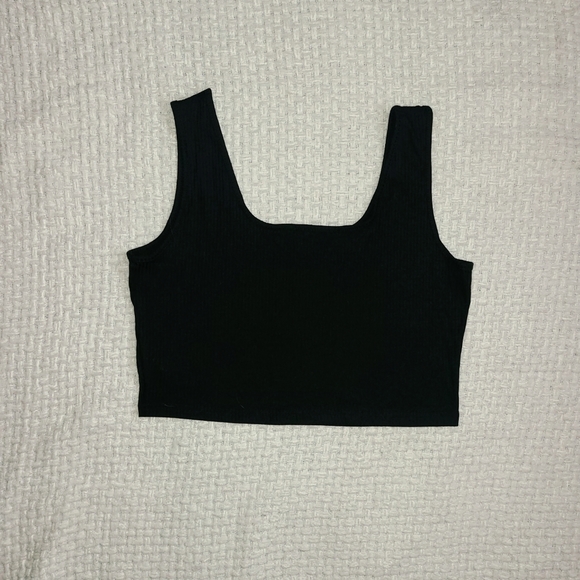 Basic Black Crop Top - Picture 4 of 5